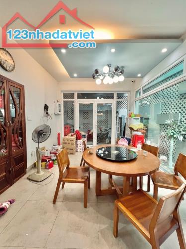 Bán nhà 3 tầng, 175m², 3PN, 4WC, Linh Đông, Thủ Đức - 16.8 tỷ - 1