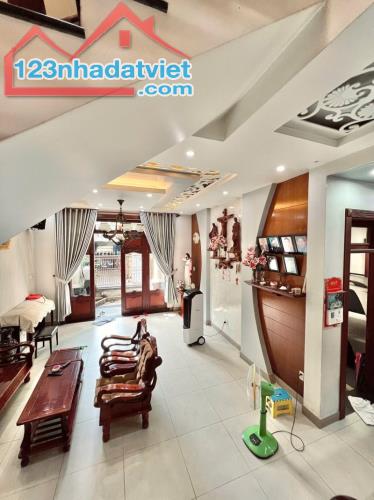 Bán nhà 3 tầng, 175m², 3PN, 4WC, Linh Đông, Thủ Đức - 16.8 tỷ - 4