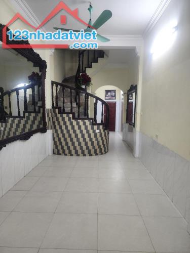 Cần b.án ngay nh.à #Bach_Mai##Bùi_Ngọc_Dương_haibatrung# Nh.à y hình 35m x3 tầng x3 ngủ ch