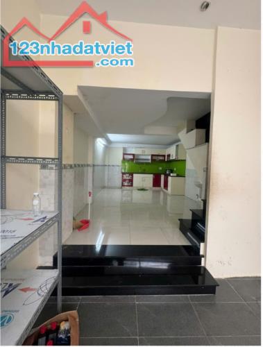 Kế bên khu Bàu Cát, gần chợ Bà Hoa, 3 tầng, ST, 5pn - 1