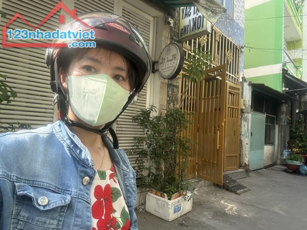 BÁN NHÀ QUẬN 4 - GẦN CHỢ, TRƯỜNG HỌC KHÁNH HỘI- KHU TIỆN ÍCH THUẬN TIÊN ĐI LẠI- XE HƠI - 3