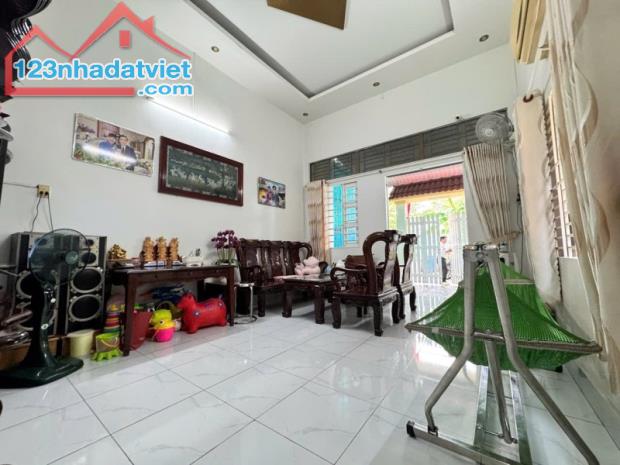 Bán nhà 130m², 2 tầng, 3PN, 2WC, Tân Phú, Thủ Đức - 4.4 tỷ