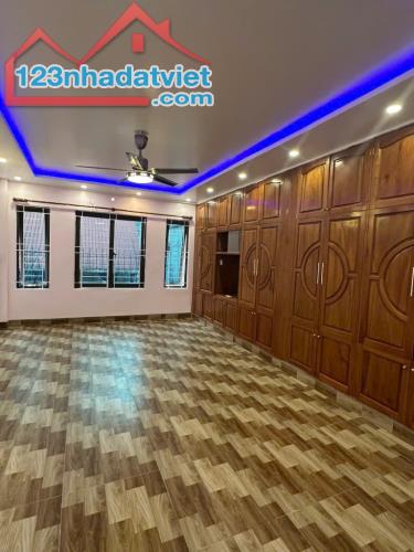 Bán nhà Thanh Xuân Phố Khương Đình 9.7 tỷ, 48m2, MT 5,3m, 3 gác cách ô tô 20m - 3