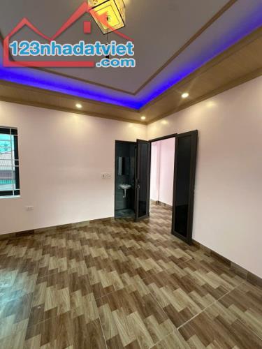 Bán nhà Thanh Xuân Phố Khương Đình 9.7 tỷ, 48m2, MT 5,3m, 3 gác cách ô tô 20m - 4