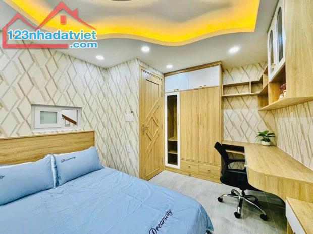 NHÀ SÁT MẶT TIỀN NGUYỄN TƯ GIẢN P12 GV , 5X9 , NHỈNH HƠN 7 TỎI - 3