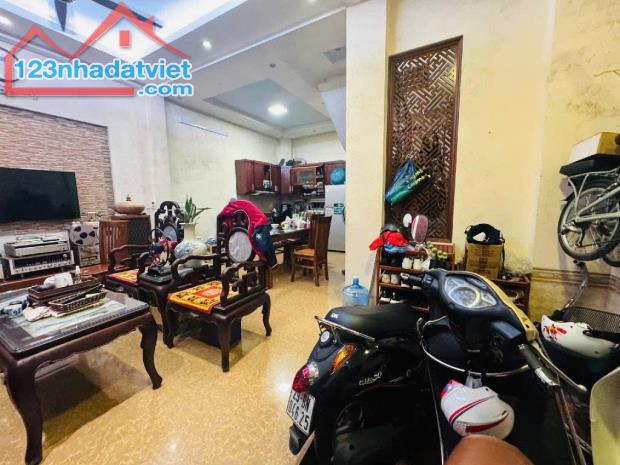 Bán nhà Thanh Xuân Phố Khương Đình 6,8 tỷ, 47m2, MT 5,7m, cách ô tô 30m - 1