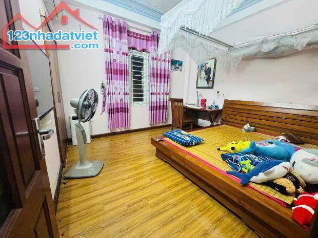 Bán nhà Thanh Xuân Phố Khương Đình 6,8 tỷ, 47m2, MT 5,7m, cách ô tô 30m - 2