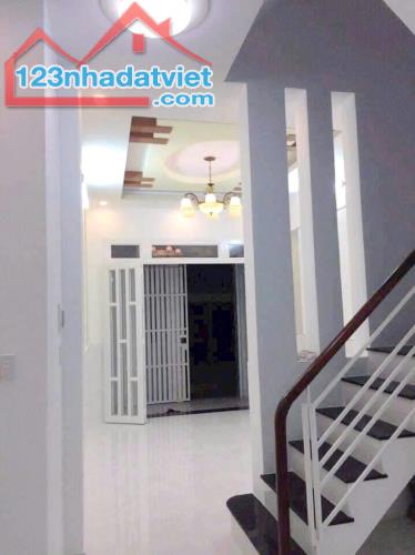 Nhà 2lầu/ST đúc thật SHHC hẻm thông Tám Danh P4Q8 - 2