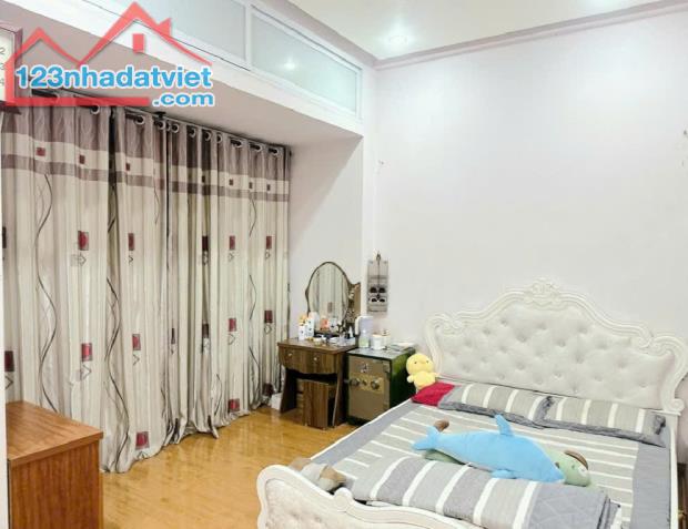 NHÀ ĐẸP CẠNH KĐT VIỆT HƯNG LONG BIÊN, Ô TÔ VAO NHÀ, GẦN PHỐ, DT 48M2 CÓ 7.X TỶ