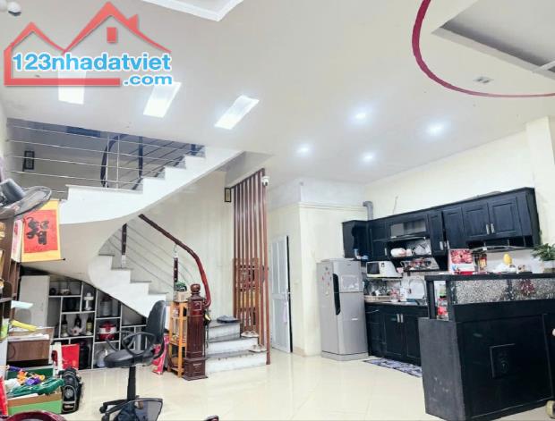 NHÀ ĐẸP CẠNH KĐT VIỆT HƯNG LONG BIÊN, Ô TÔ VAO NHÀ, GẦN PHỐ, DT 48M2 CÓ 7.X TỶ - 1