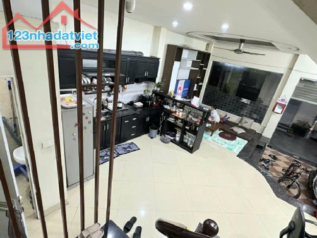 NHÀ ĐẸP CẠNH KĐT VIỆT HƯNG LONG BIÊN, Ô TÔ VAO NHÀ, GẦN PHỐ, DT 48M2 CÓ 7.X TỶ - 3