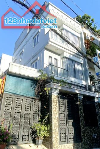 BÁN NHÀ 3 TẦNG MỚI ĐẸP – NGANG 6M NỞ HẬU 8.3M – CÓ GARA Ô TÔ – PHẠM VĂN ĐỒNG –  NHỈNH 6 TỶ