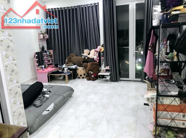 BÁN NHÀ 3 TẦNG MỚI ĐẸP – NGANG 6M NỞ HẬU 8.3M – CÓ GARA Ô TÔ – PHẠM VĂN ĐỒNG –  NHỈNH 6 TỶ - 2