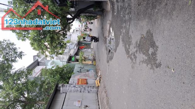 BÁN NHÀ 3 TẦNG MỚI ĐẸP – NGANG 6M NỞ HẬU 8.3M – CÓ GARA Ô TÔ – PHẠM VĂN ĐỒNG –  NHỈNH 6 TỶ - 3