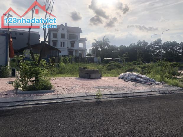 ĐƯỜNG 18M, BÁN 100M2 TRỤC CHÍNH PHƯỜNG XUÂN LÂM, THUẬN THÀNH, CÁCH QUỐC LỘ 17 CHỈ 50M, GIÁ