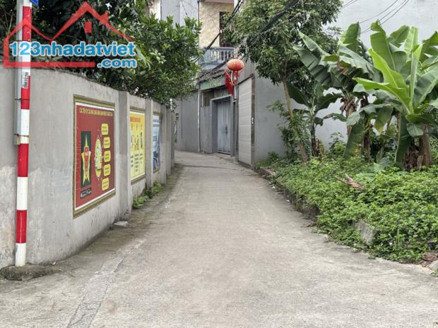 Bán 62,2m2 đất tổ 8 Thạch Bàn, Long Biên. Ô tô con chạy tới, cách 20m ra bãi đỗ xe