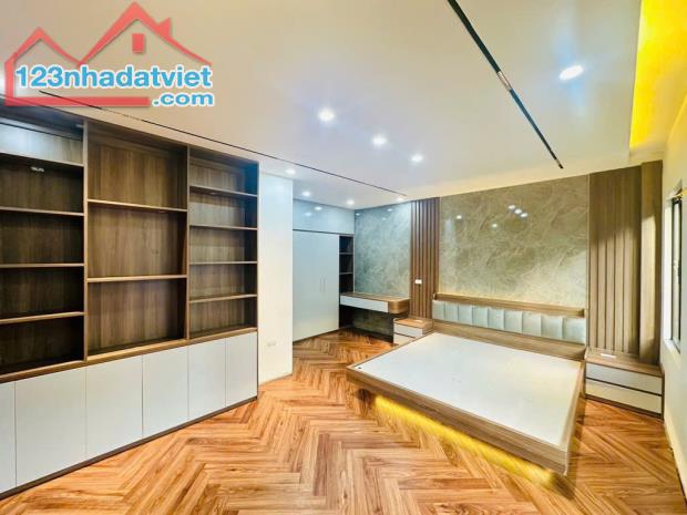 Cách 1 nhà ra mặt phố Tôn Đức Thắng - 7 tầng - có thang máy - 1