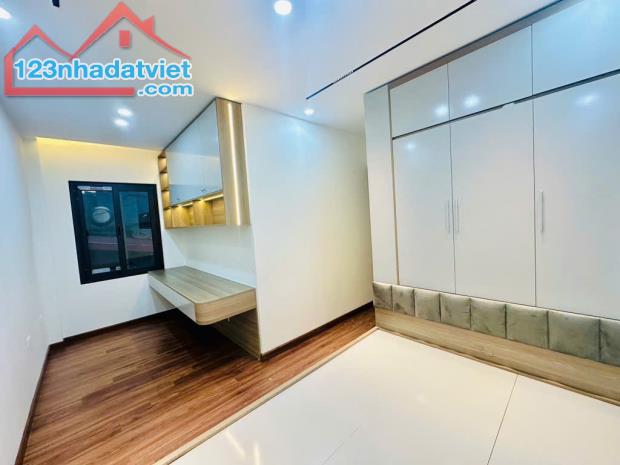 Cách 1 nhà ra mặt phố Tôn Đức Thắng - 7 tầng - có thang máy - 2