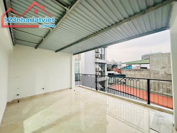 Cách 1 nhà ra mặt phố Tôn Đức Thắng - 7 tầng - có thang máy - 4