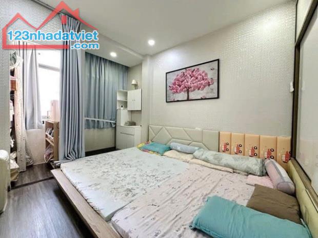 Nhà Mới 5Tầng Cách mặt Tiền 15M Hẻm Thẳng Xe Hơi Sổ Vuông 30m2 Gía 7,5 Tỷ Thương Lượng - 1