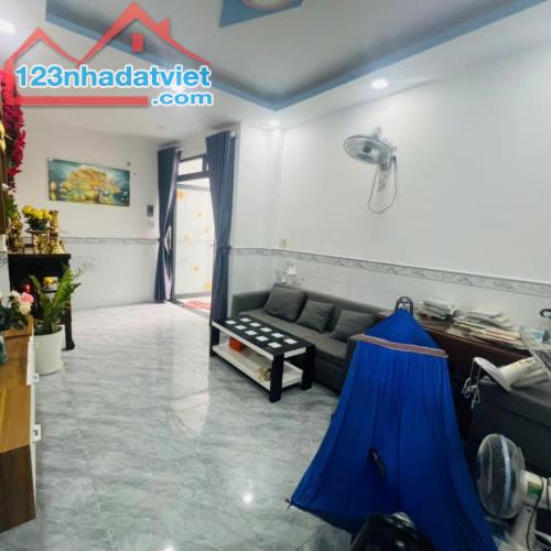 Đường Nguyễn Duy Cung, Hẻm xe hơi, 3PN có PN dưới trệt, 56m2, Chỉ 4 Tỉ 099 - 1