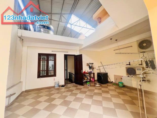 HÀO NAM - GẦN PHỐ - SÂN THOÁNG - BAN CÔNG RỘNG - 55M² NHỈNH 8 TỈ - KINH DOANH - DÒNG TIỀN
