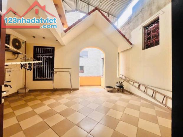 HÀO NAM - GẦN PHỐ - SÂN THOÁNG - BAN CÔNG RỘNG - 55M² NHỈNH 8 TỈ - KINH DOANH - DÒNG TIỀN - 1
