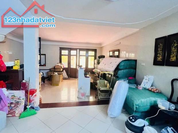 HÀO NAM - GẦN PHỐ - SÂN THOÁNG - BAN CÔNG RỘNG - 55M² NHỈNH 8 TỈ - KINH DOANH - DÒNG TIỀN - 3