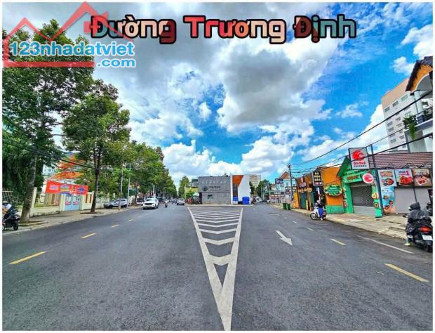 Bán nhà mặt tiền Trương Định, Tân Mai, Biên Hòa, Đồng Nai, 300m2, giá 28 tỷ 500. - 1