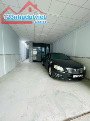 Hơn 5 tỷ - nhà Q12 , HXH đỗ cửa , chủ cần bán gấp giảm 200tr - 1