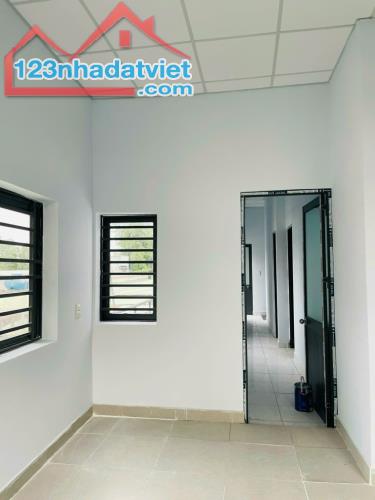 Hơn 5 tỷ - nhà Q12 , HXH đỗ cửa , chủ cần bán gấp giảm 200tr - 2
