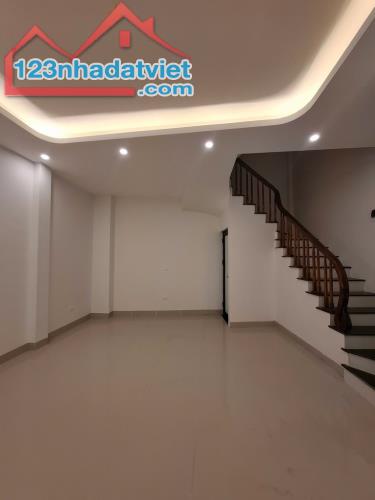 Bán nhà Gia Quất Long Biên – Ô tô qua nhà – Ngõ thông - Ở ngay - 34m - 6.4 Tỷ(TL)