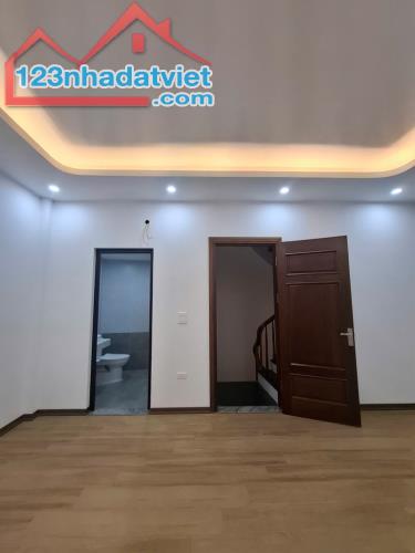 Bán nhà Gia Quất Long Biên – Ô tô qua nhà – Ngõ thông - Ở ngay - 34m - 6.4 Tỷ(TL) - 2