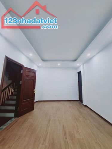 Bán nhà Gia Quất Long Biên – Ô tô qua nhà – Ngõ thông - Ở ngay - 34m - 6.4 Tỷ(TL) - 3