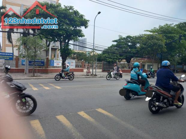 BÁN NHÀ CÁCH 50M RA MT HUỲNH TẤN PHÁT QUẬN 7, 3 TẦNG, 60M2, 4PN CHỈ 5.45 TỶ - 2