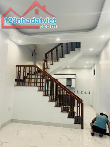 SIÊU PHẨM NHÀ 3 TẦNG ĐẸP - NGÕ RỘNG, VỊ TRÍ ĐẮC ĐỊA Triệu Quang Phục, P. Cẩm Thượng, TPHD - 1