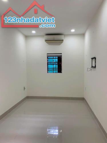 Bán Nhà 2 mặt tiền tổ 22 Hòn Chồng - Vĩnh Hải 
 Diện tích : 97,5m2 Giá chỉ : 3ty5 lh - 1