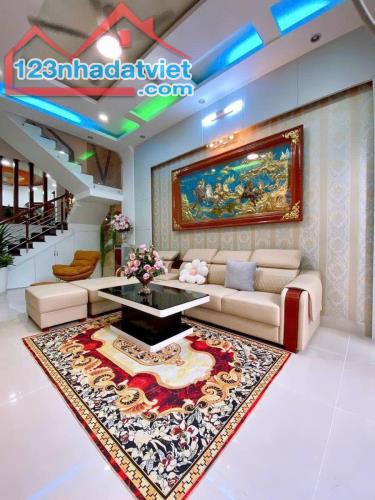 Đi nước ngoài định cư bán gấp nhà ở đường Nguyễn Đình Chiểu, phường 5, quận 3, giá 3 tỷ - 1