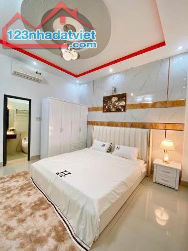 Đi nước ngoài định cư bán gấp nhà ở đường Nguyễn Đình Chiểu, phường 5, quận 3, giá 3 tỷ - 4