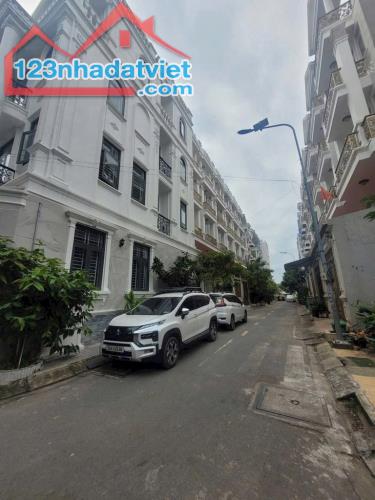 NHÀ ĐẸP Ở NGAY KHU PHÂN LÔ, 5 TẦNG HẺM NHỰA 8m, CẠNH VẠN PHÚC,4X14 CHỈ 9,6 TỶ.