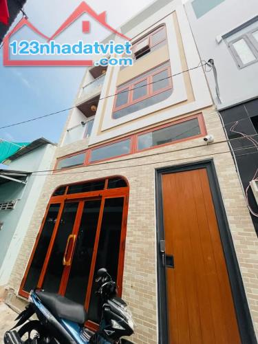 Bán nhà hẻm rộng Nguyễn Cửu Vân P.17,Q.Bình Thạnh,dt: 4,5 x 12 nhà xây 2 lầu 6 Tỷ 3.