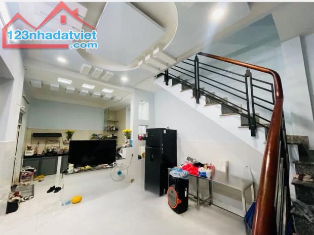 Bán nhà hẻm rộng Nguyễn Cửu Vân P.17,Q.Bình Thạnh,dt: 4,5 x 12 nhà xây 2 lầu 6 Tỷ 3. - 2