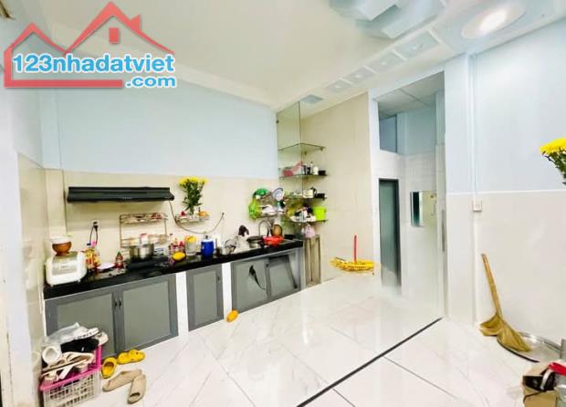 Bán nhà hẻm rộng Nguyễn Cửu Vân P.17,Q.Bình Thạnh,dt: 4,5 x 12 nhà xây 2 lầu 6 Tỷ 3. - 3