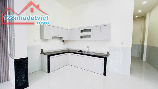 BÁN NHÀ SIÊU ĐẸP NGAY ĐƯỜNG ĐỒNG KHỞI,SỔ RIÊNG THỔ CƯ,700TR NHẬN NHÀ - 4