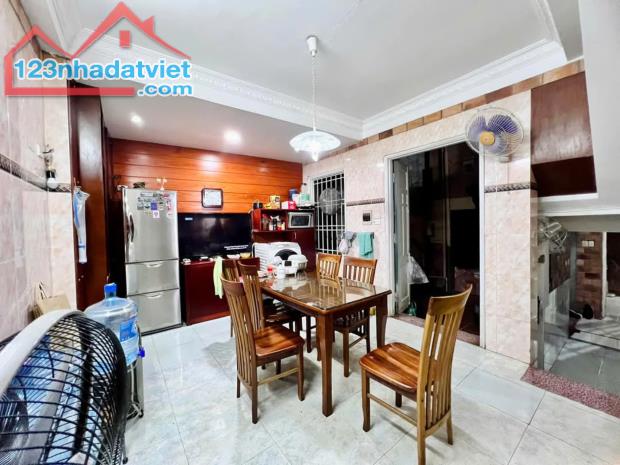 BÁN NHÀ :TÂY SƠN -ĐỐNG ĐA. +DT: 79M2 X 4T X 4.2M.   + - 1