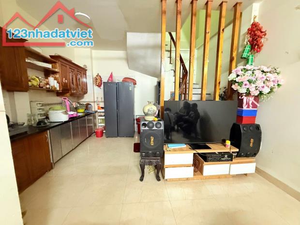Siêu phẩm ĐỊNH CÔNG HOÀNG MAI, nhà dân xây