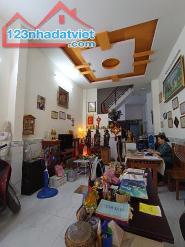 2 TẦNG, 4.2 x 24, CHỈ 8.X🧄 MẶT TIỀN KINH DOANH, NGAY CHỢ 26 THÁNG 3, [402]