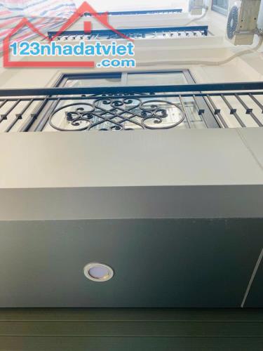 Cần bán nhà riêng 5 tầng chính chủ Lê Thanh Nghị giá 8.1 tỷ