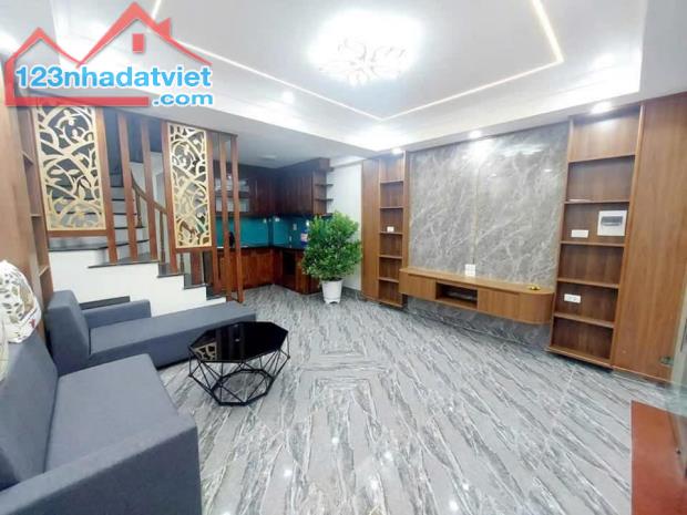 BÁN GẤP NHÀ VÕNG THỊ-TÂY HỒ, 35M,5T, 6,85 TỶ,NGÕ NÔNG RỘNG, GẦN HỒ TÂY