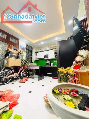 Bán nhà riêng phố Mễ Trì, 30m2 x 5 tầng, lô góc 2 mặt thoáng, giá nhỉnh 6 tỷ
